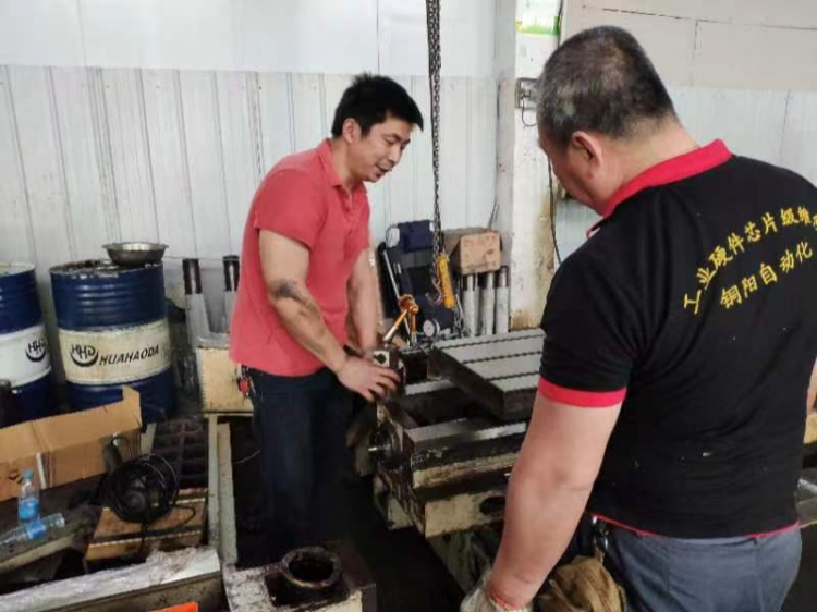 捷甬达CNC850立式加工中心维修